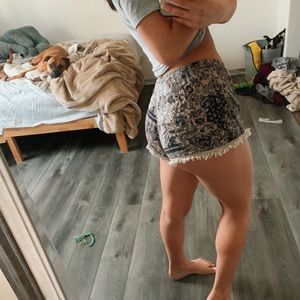 Floral fringe flows shorts